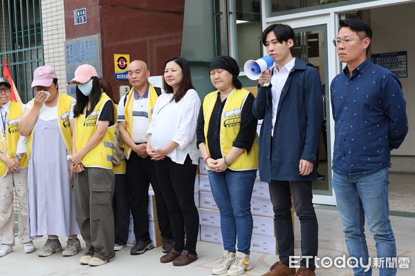 ▲罷免公民團體今天下午宣佈，連署罷免苗栗2名藍委           行動未達法定門檻。（圖／記者楊永盛攝）