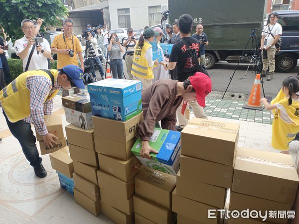 ▲罷免公民團體今天下午宣佈，連署罷免苗栗2名藍委           行動未達法定門檻。（圖／記者楊永盛攝）