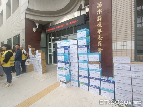 ▲罷免公民團體今天下午宣佈，連署罷免苗栗2名藍委           行動未達法定門檻。（圖／記者楊永盛攝）