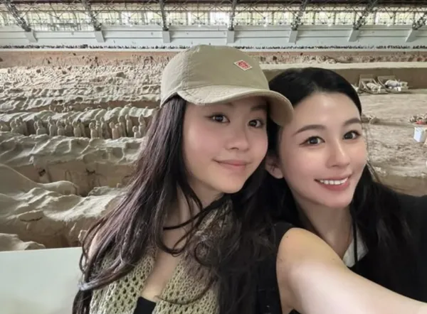 ▲沈月與沈日的美貌引起討論。（圖／翻攝自沈月Instagram）