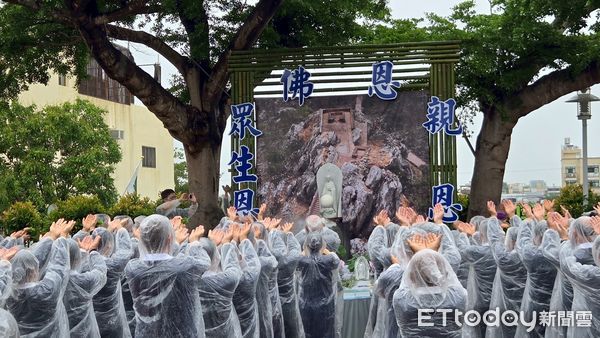 ▲慈濟基金會在5月11日母親節當天，於南投地區草屯、南投、竹山、埔里等地慈濟聯絡處同步舉辦浴佛。（圖／慈濟基金會提供）