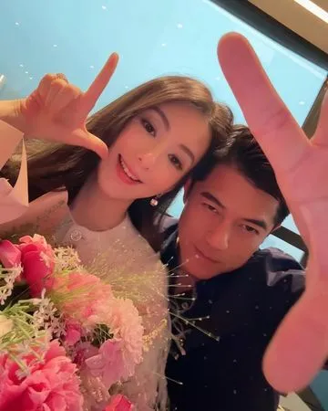 ▲方媛母親節曬出與媽媽合照。（圖／翻攝自方媛微博）