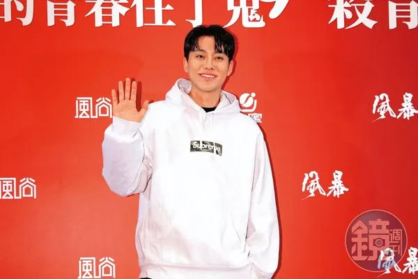 李唯楓近期不管是公事或私事都遭受打擊，讓他情緒陷低潮。