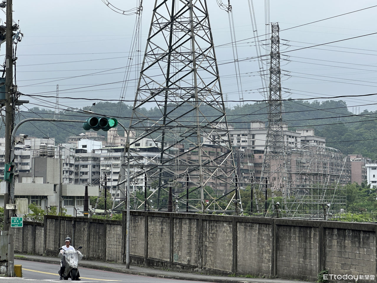 ▲台電因應用電需求，規劃新增再生能源和燃氣機組。（圖／記者林挺弘攝）