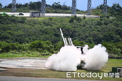影／「陸射型劍二防空飛彈」登場　現場實彈射擊畫面曝！