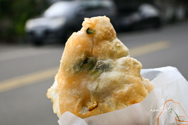 ▲▼阿桐伯正宗三星蔥油餅，外酥內軟有厚度又有蔥香的厲害蔥油餅。（圖／部落客水晶安蹄不務正業過生活授權提供）