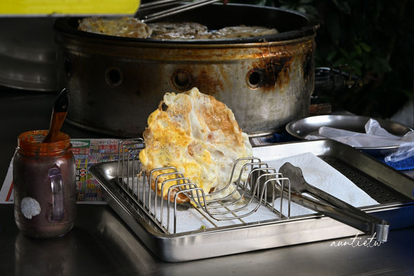 ▲▼阿桐伯正宗三星蔥油餅，外酥內軟有厚度又有蔥香的厲害蔥油餅。（圖／部落客水晶安蹄不務正業過生活授權提供）