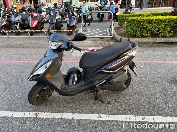 ▲▼金門金寧鄉伯玉路二段家樂福前發生嚴重車禍。（圖／記者林名揚翻攝)