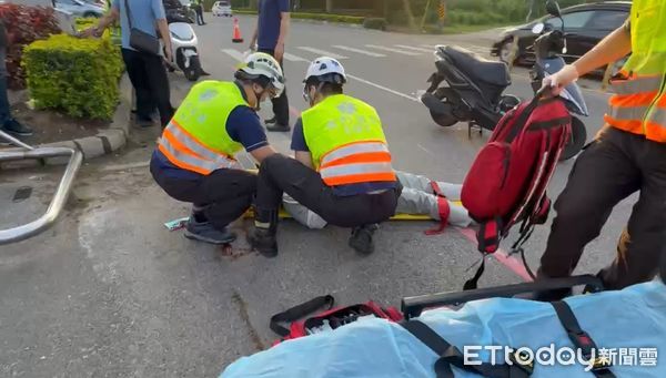 ▲▼金門金寧鄉伯玉路二段家樂福前發生嚴重車禍。（圖／記者林名揚翻攝)