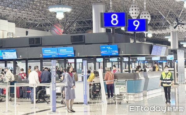 ▲莊姓男子去年9月間與楊姓友人在桃園機場欲搭機前往泰國曼谷，托運行李時，卻在報到櫃台前向地勤人員謊稱「行李有炸彈」，經通知航警人員當場移送偵辦。（示意圖／記者沈繼昌攝，與本新聞無關）