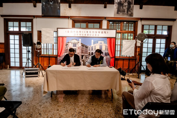 ▲台南市府與文策院簽署合作備忘錄，聯手打造南部文化內容產業新引擎。（記者林東良翻攝，下同）