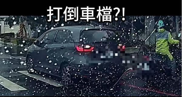 ▲買豆標車停斑馬線又鬼切。（圖／翻攝自彰化人大小事）