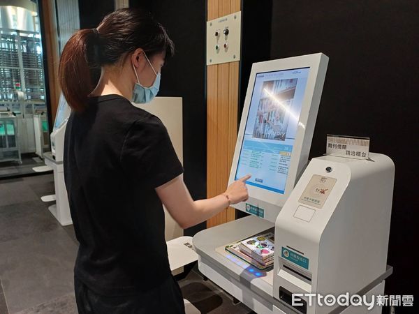 ▲台南市立圖書館將全面升級智慧化設備，預計兩年內完成37區公共圖書館自助借書系統建置。（記者林東良翻攝，下同）