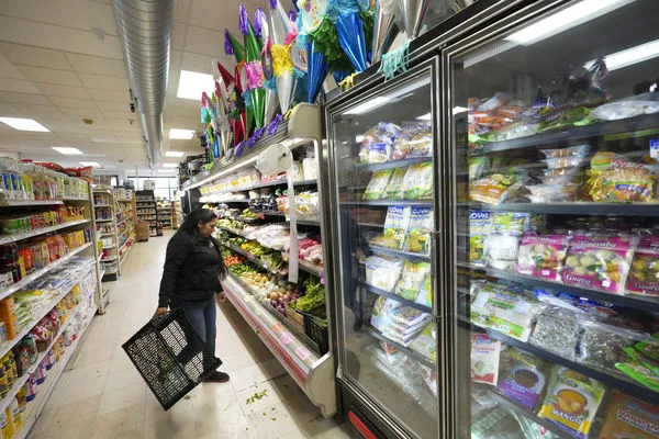 ▲▼美國明尼蘇達州一間超市。採購，囤貨，消費，通膨，物價。（圖／達志影像／美聯社）