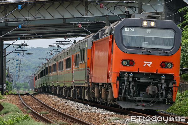 ▲▼台鐵共採購88輛E500型電力機車。（圖／記者周湘芸攝）