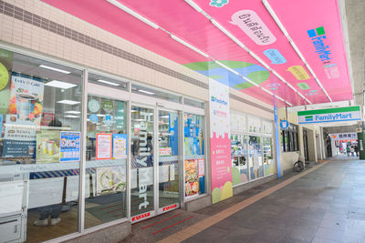 全家打造全台首間「粉紅色店鋪」