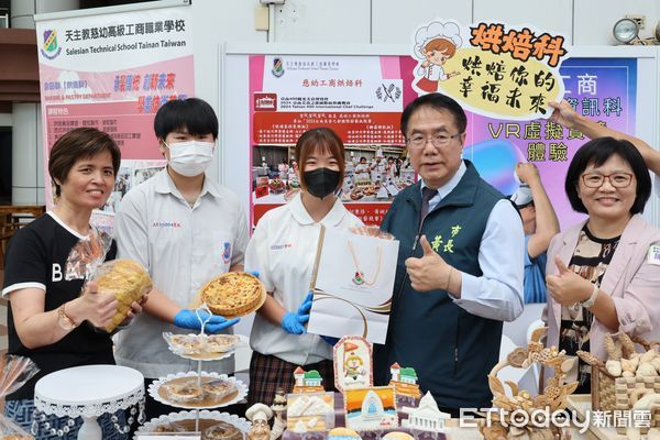 ▲2025台南技職博覽會將於5月22日至24日登場，市長黃偉哲13日出席宣傳記者會，與參展學校代表、學生合影力挺技職教育。（記者林東良翻攝，下同）