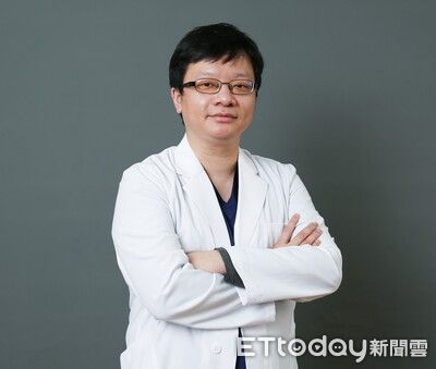 ▲▼  64歲男子院前心跳停止倒地醫院門口 嘉義醫院團隊聯手搶救 心導管手術火速開通血管 成功挽回一命  。（圖／嘉義醫院提供）