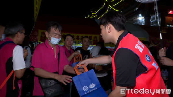 ▲▼富堡工業送暖香燈腳！媽祖進香逾30萬人參與 信仰路上不孤單。（圖／記者謝盛帆攝）