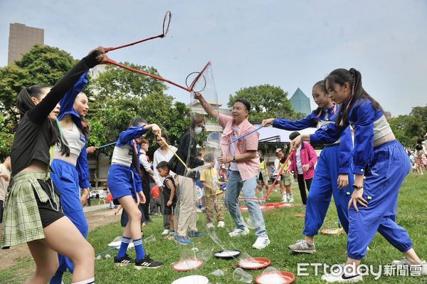 ▲▼溫馨五月，感恩母親！將於5月18日下午2點至5點半，在新興區充滿綠意的六合公園，盛大舉辦第三屆「母愛真偉大公益親子派對」。（圖／記者吳世龍翻攝）