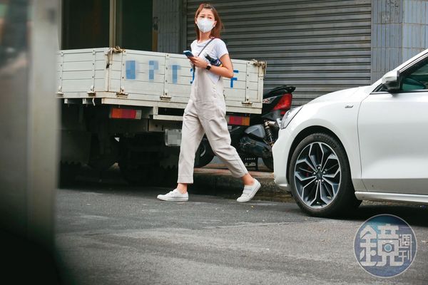 尷尬三角情／獨家！徹底切割謝京穎　許仁杰咖啡店把妹聊到被趕