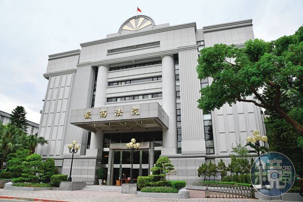 最高法院認定鄭文逸案二審判決有14項瑕疵卻未發回，引發被告不滿。