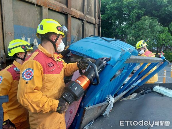 ▲▼台中烏日大小貨車車禍，70歲男性命危。（圖／記者鄧木卿翻攝）