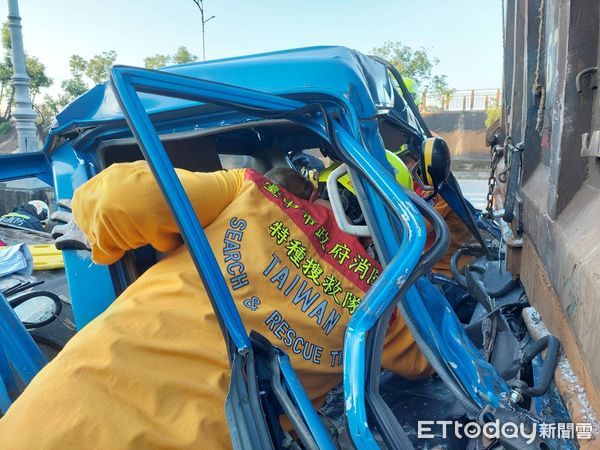 ▲▼台中烏日大小貨車車禍，70歲男性命危。（圖／記者鄧木卿翻攝）