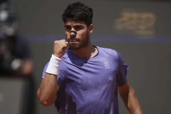 ▲西班牙「小蠻牛」艾卡拉茲（Carlos Alcaraz）晉級羅馬賽8強。（圖／達志影像／美聯社）