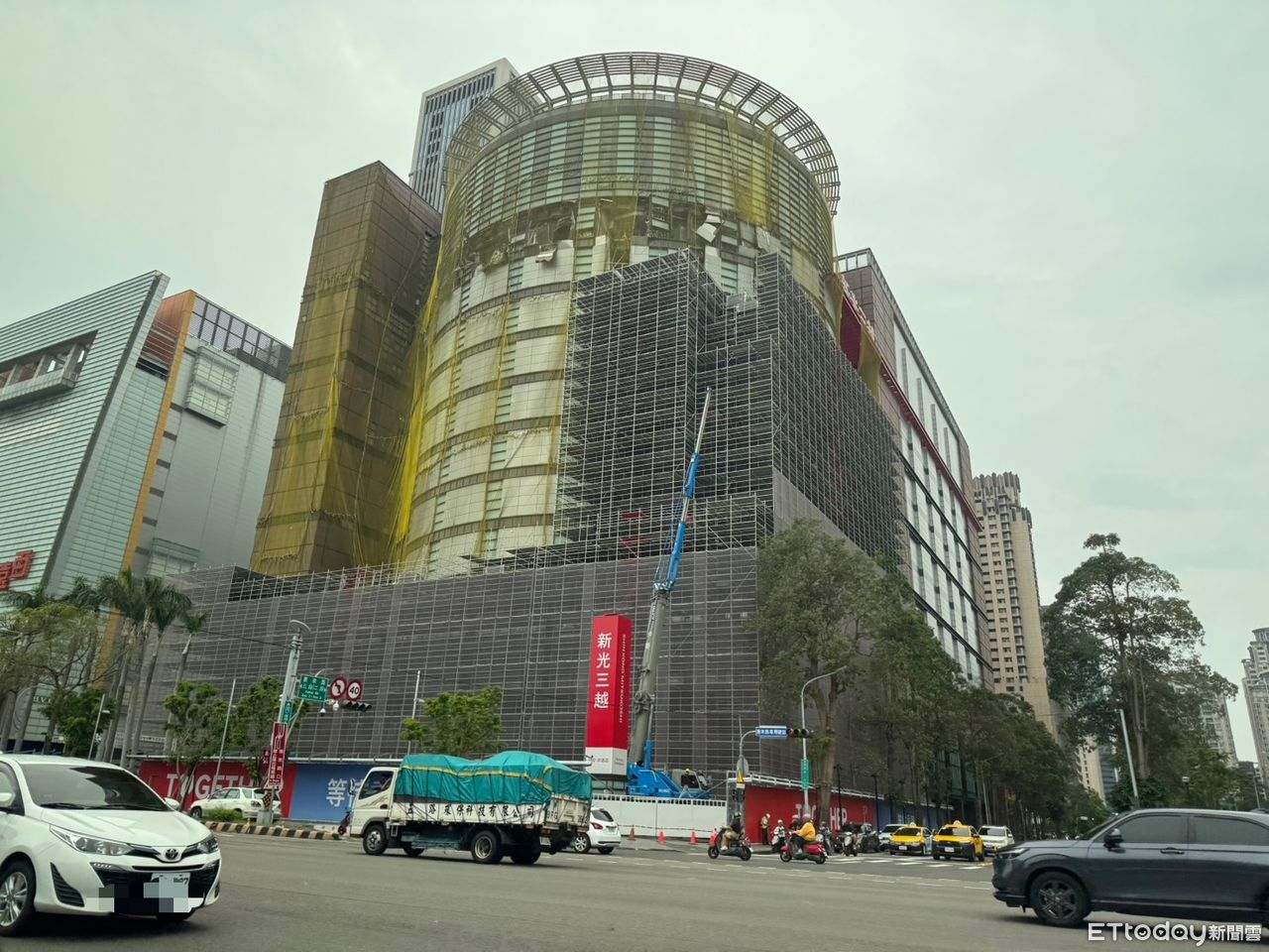 撐不下去！台中新光三越停業3個半月　品牌人員兼差賣便當撐家計