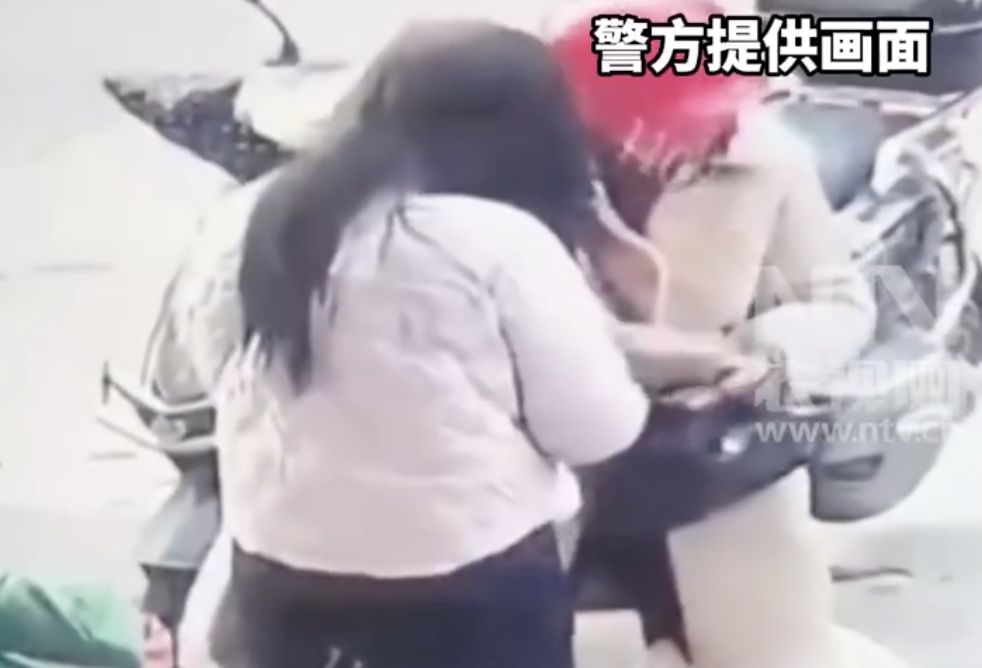 ▲大陸一對何姓夫婦印假鈔牟利花用，受害者達上千人。（圖／翻攝央視）