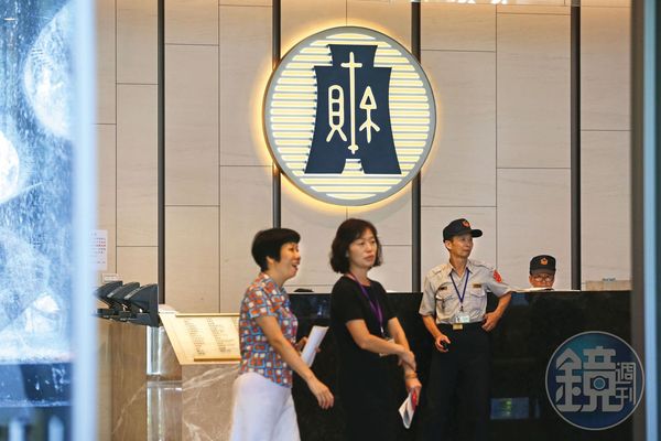 不論是現在刷卡繳稅，或等到6月30日才報稅，今年統一於7月10日入帳。