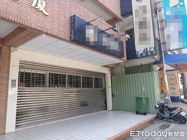 ▲李姓政二代疑似賭博金錢糾紛，涉嫌糾眾強押2名被害人，檢方偵訊後依妨害自由將4名被告聲請羈押。圖為案發的飲料店外觀，目前拉下鐵門。（圖／記者楊永盛攝）