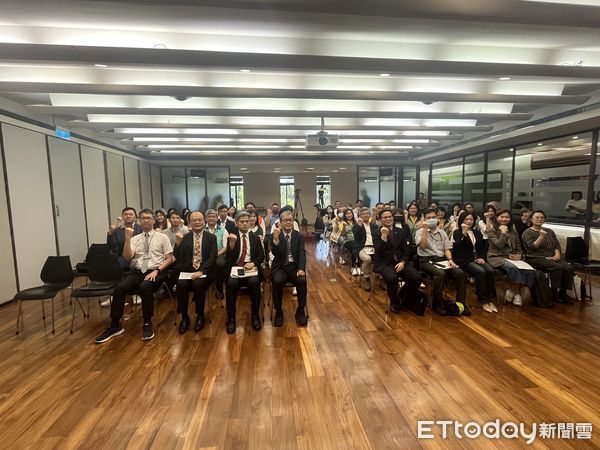 ▲▼教育部長鄭英耀在「攜手共護網路新世代」記者會明確表示，不鼓勵跟中國交流，反對交流只想到中國。（圖／記者許敏溶攝）