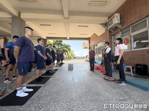 ▲台南市消防局第二大隊推動新式體能測驗，企業同步捐贈運動地墊助提升體能表現。（記者林東良翻攝，下同）