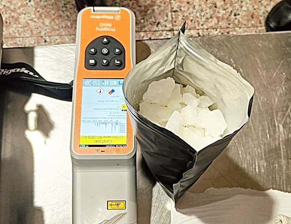 ▲德國籍D姓婦女今年3月間入境桃園機場第二航廈時，隨身托運行李被海關與航警局安檢大隊查獲夾帶第三級毒品K他命。（圖／航警局提供）