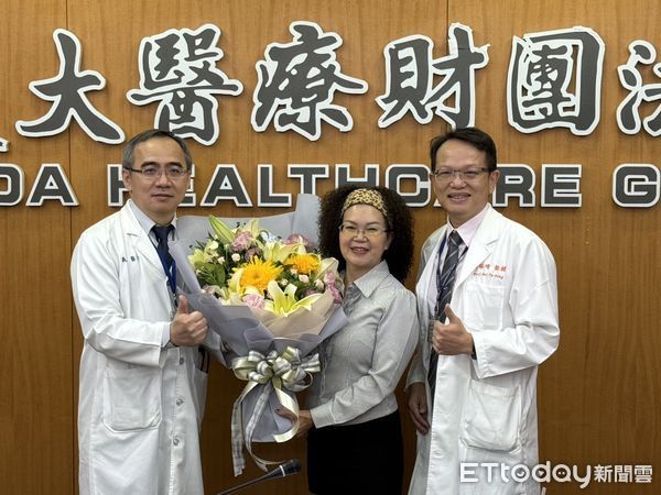 ▲黃小姐抗癌4年仍保持樂觀心態、病情控制理想，今日特別送花給醫師致謝。（圖／記者許宥孺攝）