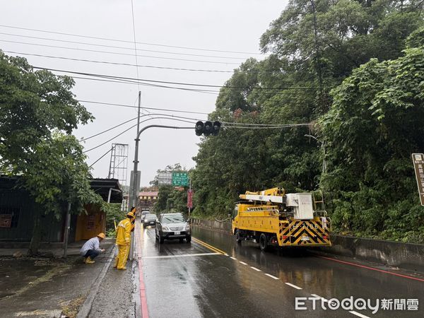 ▲電線垂落             。（圖／記者陳崑福翻攝）