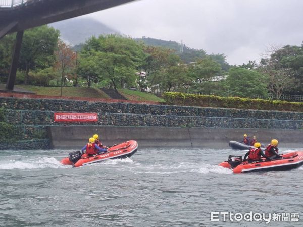 ▲▼因應極端氣候與水域災害風險，高雄市政府消防局為精進水域救援能量，於日前在內政部消防署訓練中心及南投水里溪、濁水溪流域等地，舉辦為期5天的「充氣式橡皮艇專業訓練課程」。（圖／記者吳世龍翻攝）