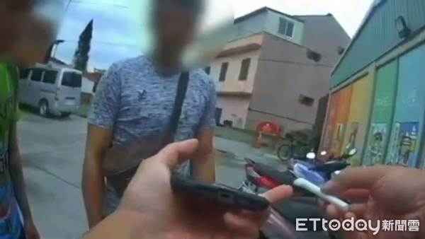 ▲2泰籍男子來台於超商吸K菸又逾期居留，遭草屯警方逮捕。（圖／記者高堂堯翻攝，下同）