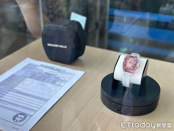 ▲▼一支RM粉鑽手錶標到3900萬！年輕潮男淡定：我要自己戴。（圖／記者許權毅攝）