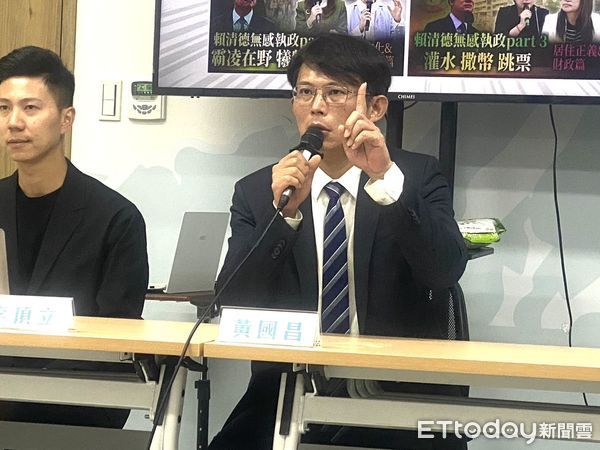 ▲▼民眾黨主席黃國昌主持黨政聯繫會議會後轉述記者會。（圖／記者黃國霖攝）