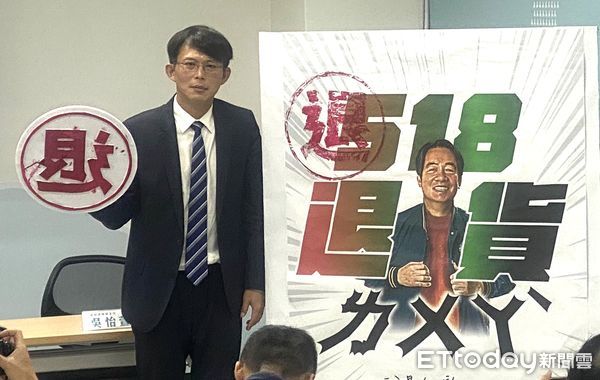 ▲▼民眾黨主席黃國昌主持黨政聯繫會議會後轉述記者會。（圖／記者黃國霖攝）
