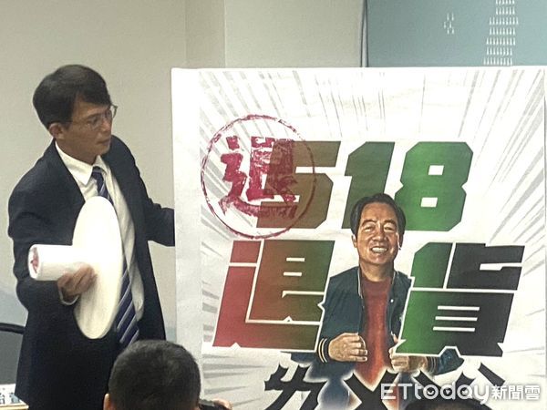 ▲▼民眾黨主席黃國昌主持黨政聯繫會議會後轉述記者會。（圖／記者黃國霖攝）