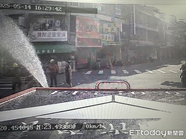 ▲▼ 嘉義市台林街與嘉北街口，今(14)日下午一間店家門口瓦斯管線發生外洩情形     。（圖／記者翁伊森翻攝）