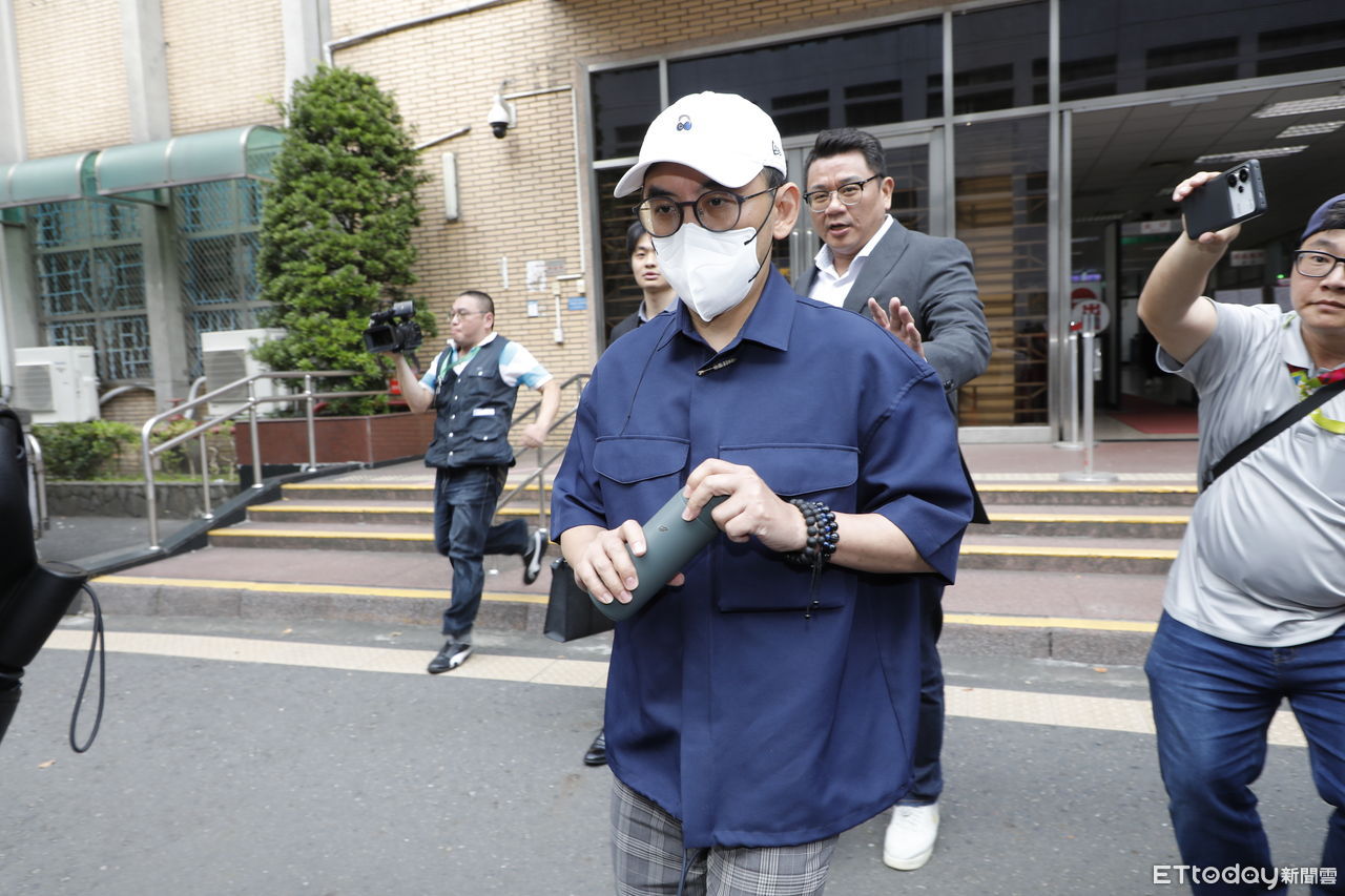 黃子佼已與21女和解！高院再開調解庭　傳出離婚後今未現身
