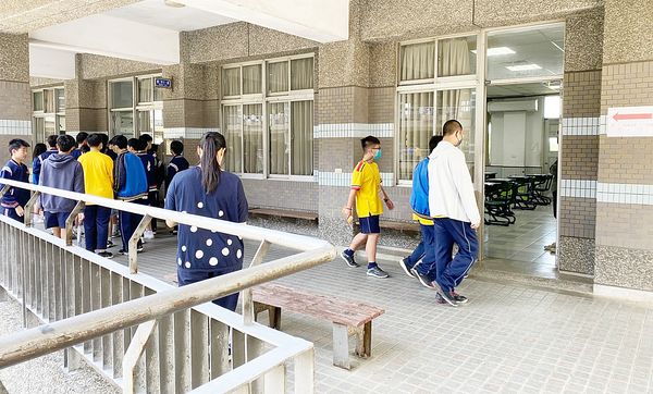▲今年國中教育會考即將於5/17、18兩日登場，桃園市教育局指出，今年桃園考區報名人數共1萬8474人，提醒考試提前看考場，並注意須遵守考場規定。（圖／桃市教育局提供）