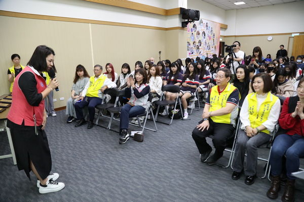 ▲青年微型創業夯！桃園藍、綠兩議員分享曾創業下場
