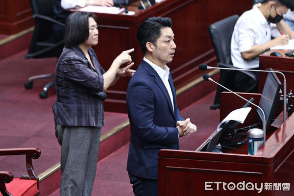 ▲台北市長蔣萬安赴市議會專案報告。（圖／記者林敬旻攝）
