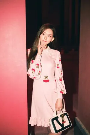 ▲▼林志玲飛坎城出席電影論壇，臉蛋大過敏。（圖／翻攝自臉書、微博）